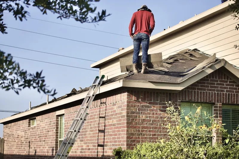 Professional roofer working on a residential roof in De Ruyter